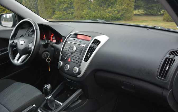 Kia Ceed cena 19999 przebieg: 170000, rok produkcji 2010 z Szczekociny małe 436